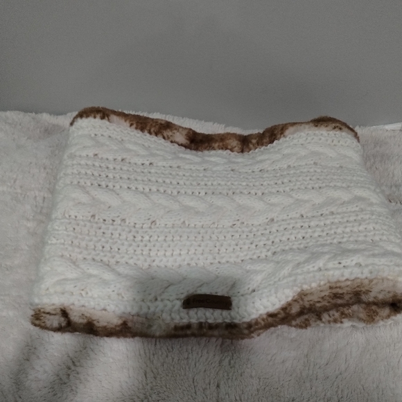 Free country Faux Far Neck Scarf - Picture 5 of 17